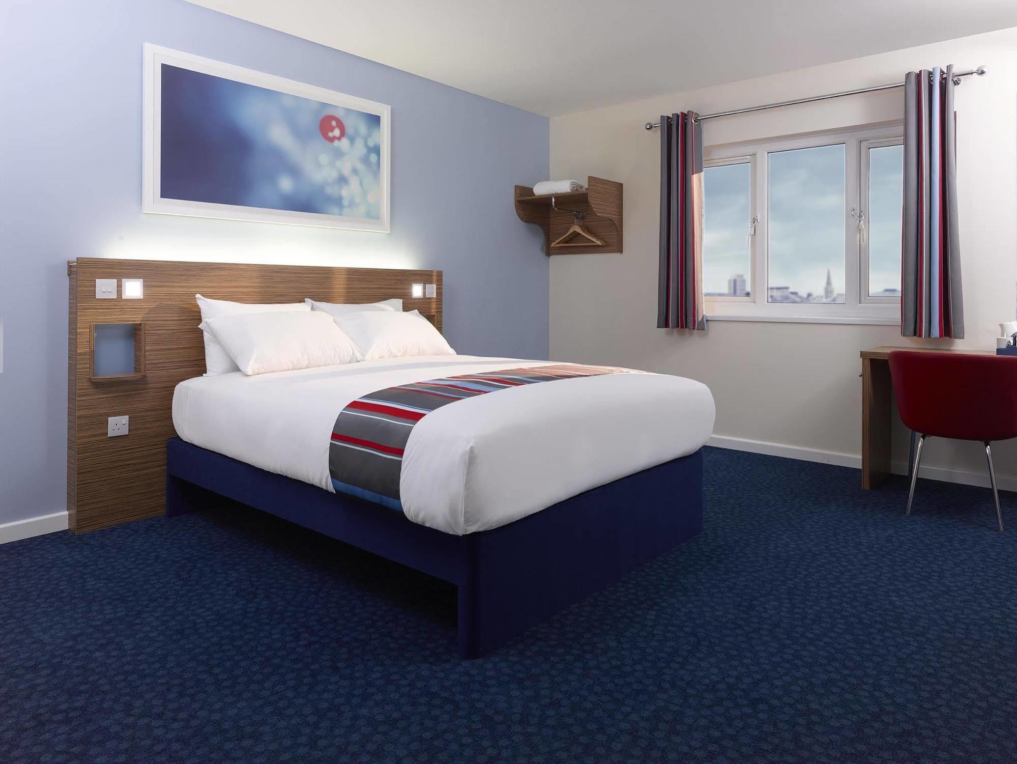 Travelodge London Ealing Exterior foto