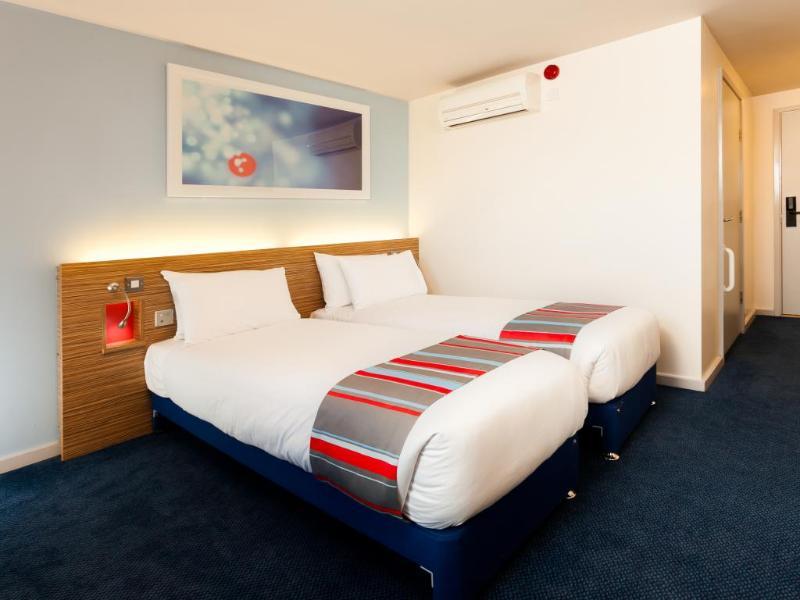 Travelodge London Ealing Exterior foto